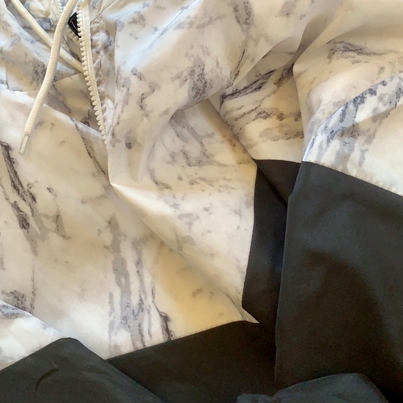 Rue21 Marble Windbreaker • 2XL - Picture 4 of 5